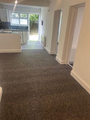 2 Bed Flat, London, IG3 - Photo 2