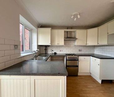 Old Oaks, Waltham Abbey, EN9 - Photo 3