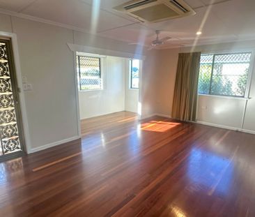 SPACIOUS FAMILY HOME WITH SHED, SIDE ACCESS & ROOM TO MOVE IN AVENE... - Photo 4