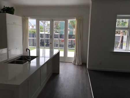 4 Bedroom home in Richmond - Photo 3