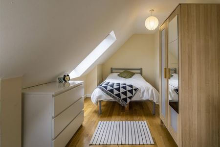 5 bedroom semi-detached house to rent - Photo 4