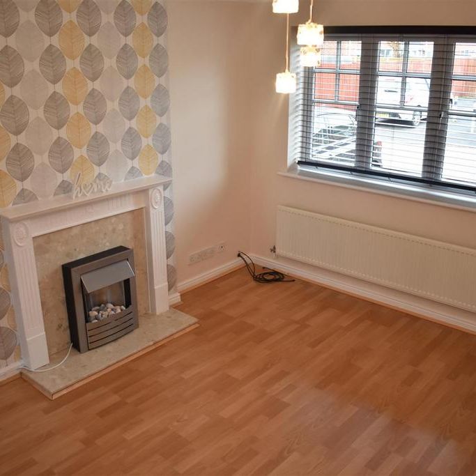 3 bedroom mews to rent - Photo 1