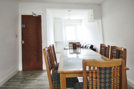 6 bedroom terraced house to rent - Photo 3