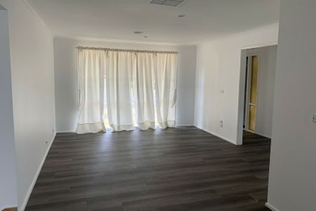 1 Briar Close, Narre Warren VIC - Photo 3