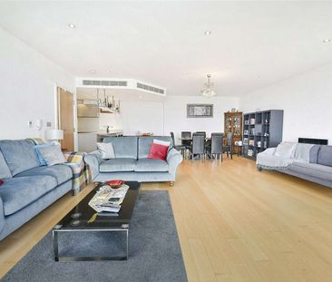 An immaculate 3 bedroom apartment with river views. - Photo 2