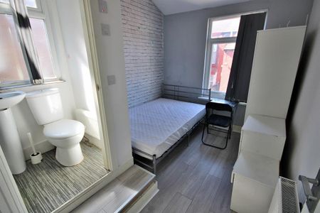 1 bedroom in a house share to rent - Photo 4