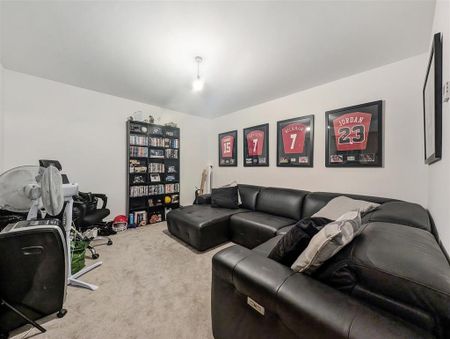 4 bedroom detached house to rent - Photo 2