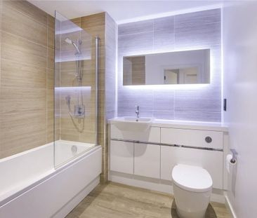 A superb top floor 1 bedroom apartment in the heart of the city cen... - Photo 1