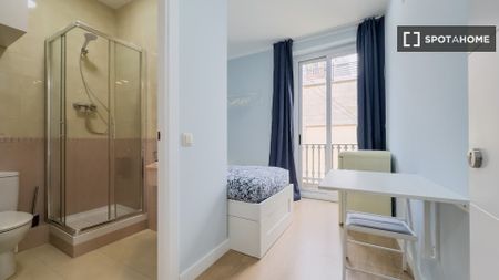 barcelona, Catalonia 08002 - Photo 5