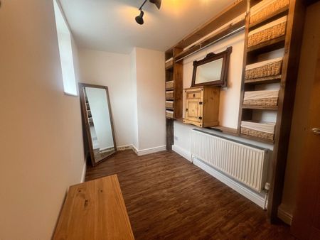 2 Bed Flat, Woodhouse Hill Road, LS10 - Photo 4