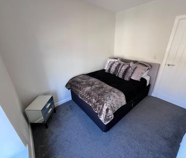 3 bedroom terraced house to rent - Photo 3