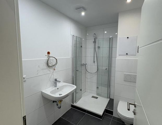 Erstbezug nach Sanierung: helle und charmante 2-Zimmer- Wohnung mit Loggia - Foto 1