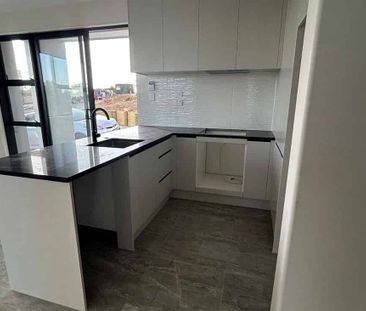 Charming 2BR Home in Flat Bush! - Photo 4