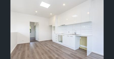 STUNNING TOWNHOUSE LIVING - Photo 4