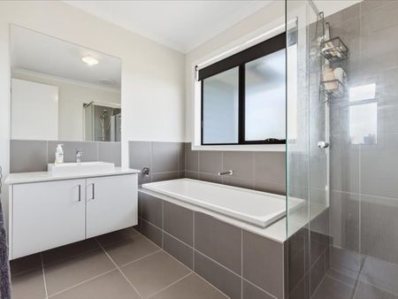 Welcome Home - Convenience and Style - Photo 3