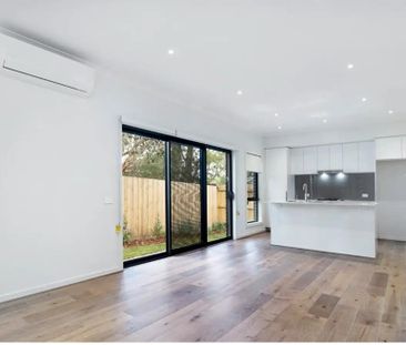 2 Bedroom Modern Townhouse - Photo 6