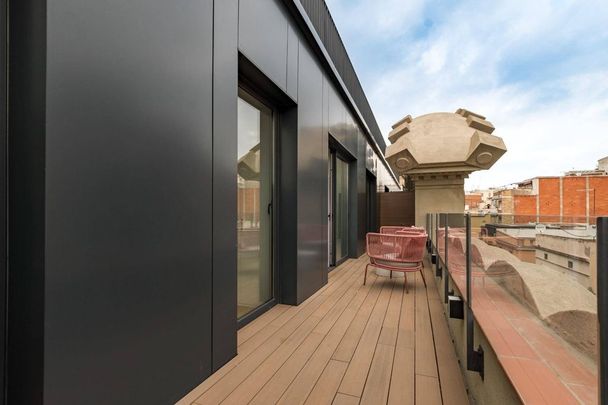 2 room luxury penthouse for rent in Barcelona, Catalonia - Photo 1
