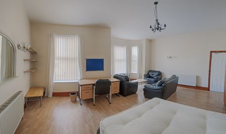 11 Bed End Terrace, Dickenson Road, M14 - Photo 2