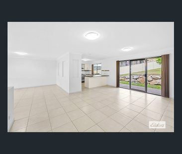 Stylish 3 Bedroom Home in Quiet Street - Photo 2