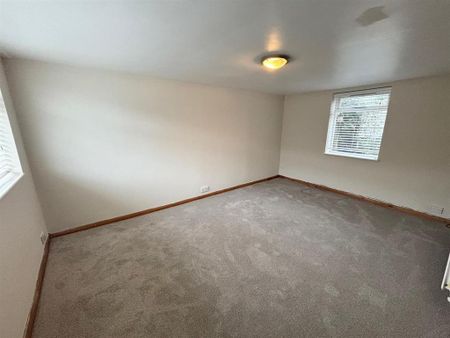 4 bedroom end of terrace house to rent - Photo 3