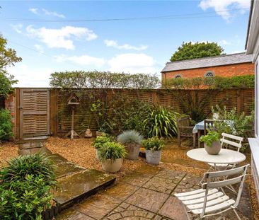 Beautiful three bedroom cottage in the countryside with town conven... - Photo 1