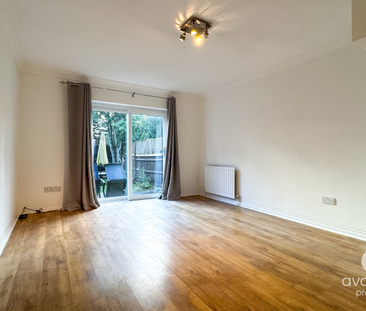 2 bed terraced house to rent in Horseshoe Crescent, Burghfield Common - Photo 2