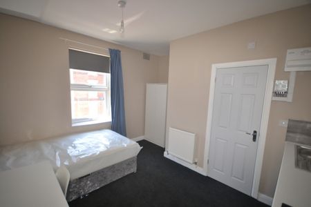 6 bed End Terraced House for Rent - Photo 3