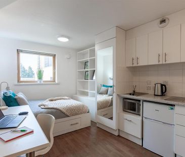 1 bedroom in a flat share to rent - Photo 3