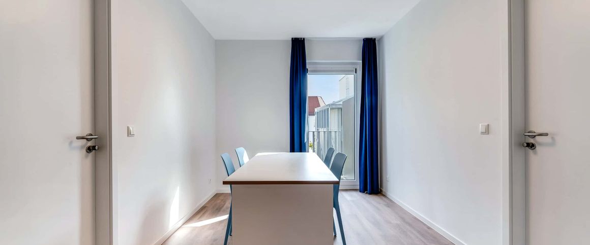 Reduced Rent - STUDENTS ONLY - Fully furnished private room in a 3 people shared apartment - Photo 1