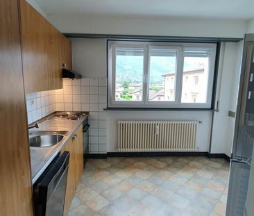 4.5 pces spacieux avec balcon et place de parc près de l'école - Photo 6
