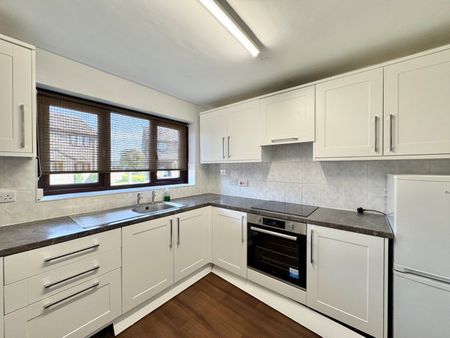 3 bedroom semi-detached house to rent - Photo 2