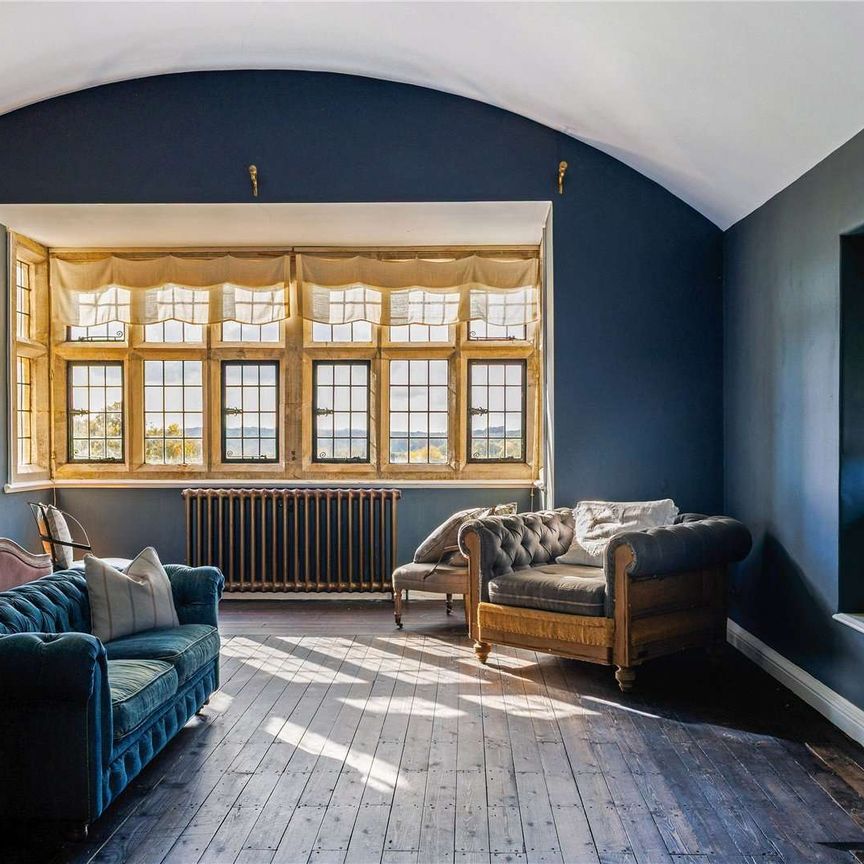 Unique opportunity to rent a charming Grade II listed property in the heart of the Cotswolds. - Photo 1