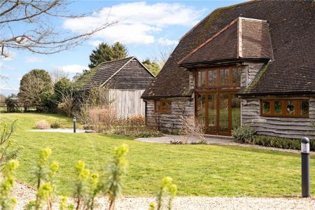 5 bedroom detached house to rent - Photo 2