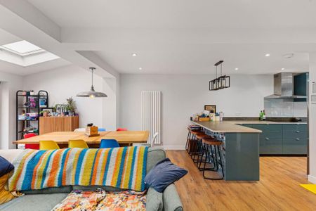 3 bedroom end of terrace house to rent - Photo 5