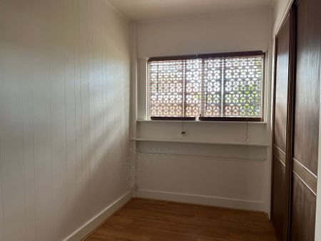 Coastal Cottage with Character - Photo 2