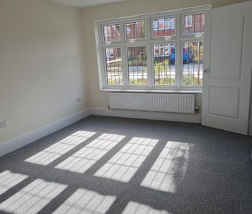 Modern 2022 Built Detached Home near Hospital – Perfect for Familie... - Photo 6