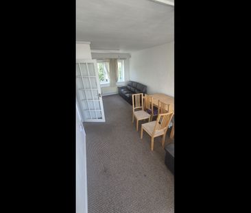 2 Bed Flat, Stuart Court, CV6 - Photo 1