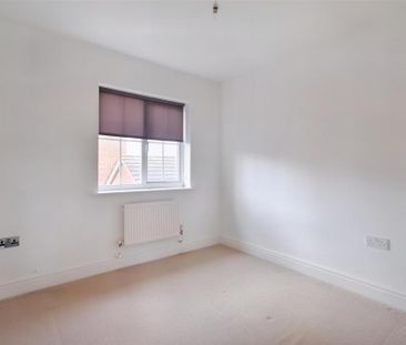 3 bedroom end of terrace house to rent - Photo 5