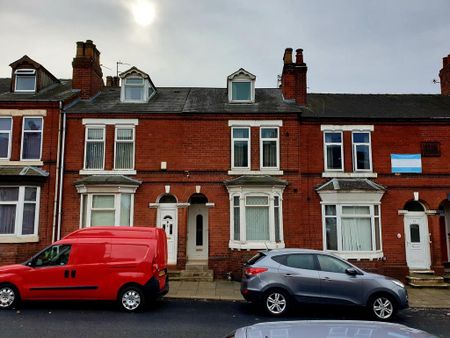 1 bedroom in a house share to rent - Photo 3