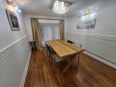 4 bedroom detached house to rent - Photo 2