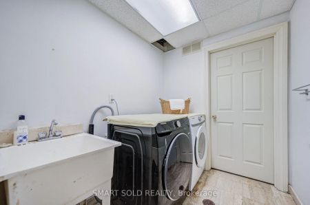 213 Maplehurst Avenue #Lower - Photo 2