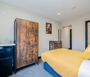 Crown House, Nuneaton, CV11 4BX - Photo 2