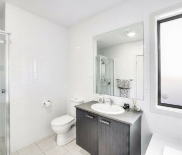 4-Bedroom Home in Box Hill! - Photo 6