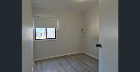 Fully Renovated 1-Bedroom Flat – Just 200m from the Beach! - Photo 5