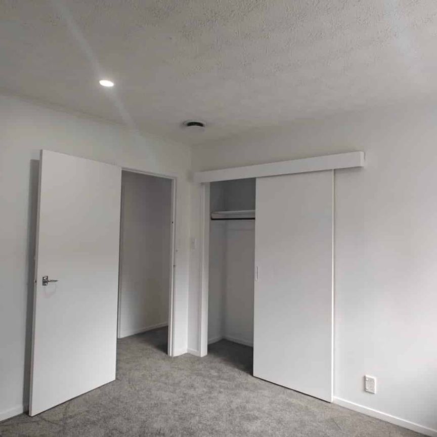 RENOVATED BEAUTY IN SUNNYNOOK - Photo 1