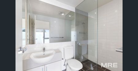 Easy living in a fantastic location - Photo 3