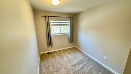 For Lease - 16 Franklin Court, Brampton, Ontario - Photo 3