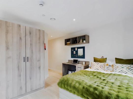 Platinum Studio - Photo 1