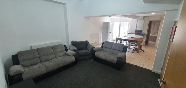 5 bedroom terraced house to rent - Photo 1