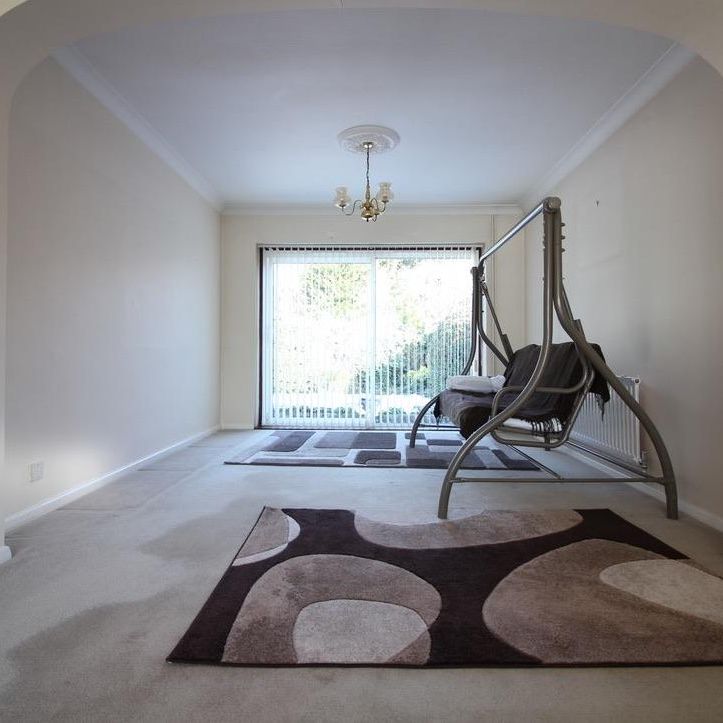 Borderside, Slough - Photo 1